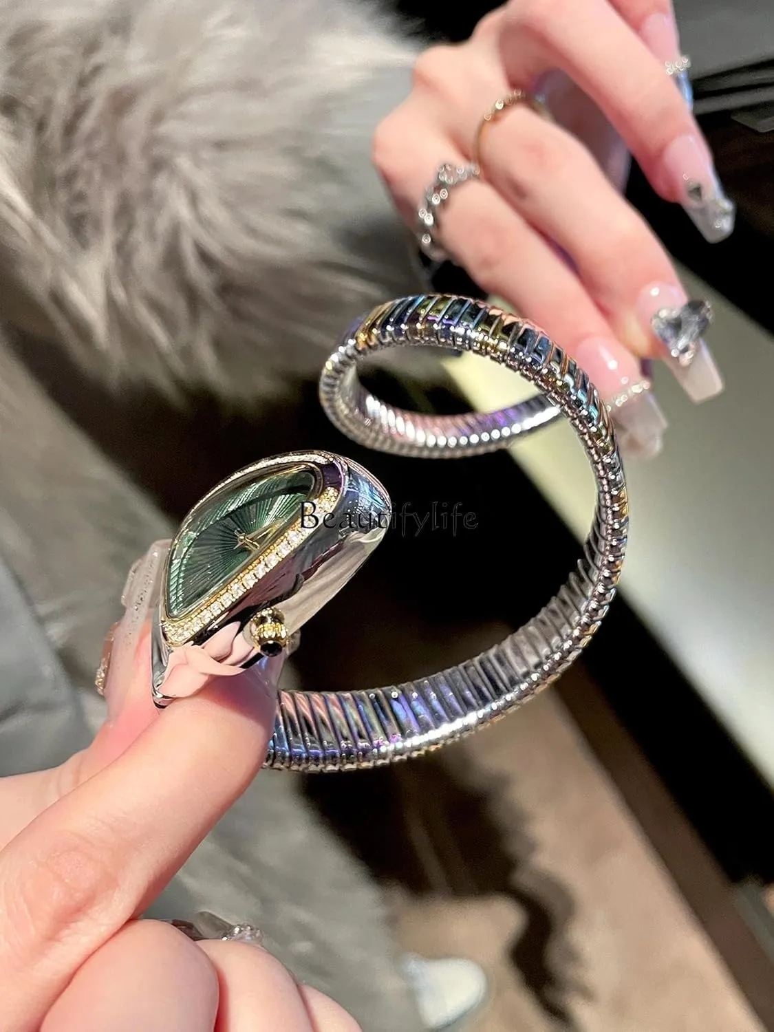 Classic Snake Shape Watch for Women Gold Silver Scaleable Bracelet Womens Watches Bling Diamonds Quartz Ladies Wristwatch
